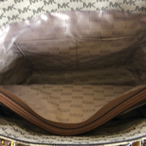 🔥SALE 🔥Michael Kors Jet Set Item Tote/purse - Picture 8 of 8